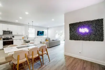 Image de Escape to Luxury I Uptown Stunner | Brand New