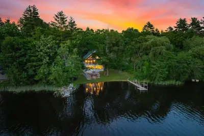 Image de The Largest Waterfront property on Pawtuckaway Lake for family memories!