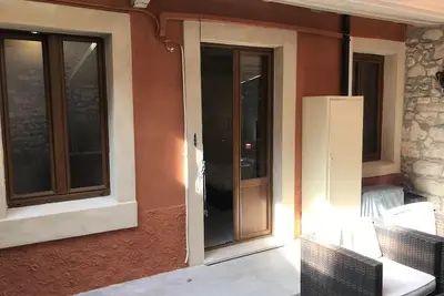 Image de Romantic, Quiet apartment with private Garden/patio with all amenities