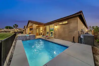 Desert Harmony: Pool Spa Pet Friendly Ev Charger!