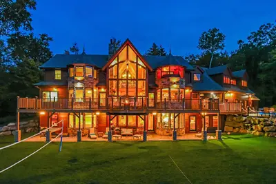 Image de 9 Bdrm Premiere Luxury Estate Sleep 26 Movie Theater, Pool, Spa, Game Rm, Steam Rms