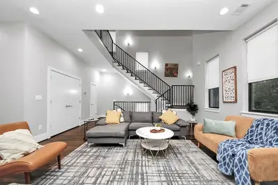 Image de Luxury Downtown Delight Hub for longer stay, work from home and weekend getaway