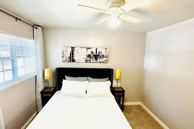Gainesville Gem: Proximity to Uf, Shands, and Downtown – Ideal Condo Retreat!