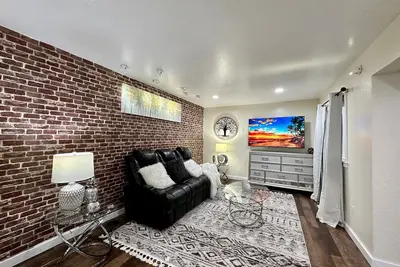 Image de Palace Villa: Palace Villa: Central Ac & modern, private yard