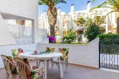 Image de Bungalow spacieux à côté de la plage rf5