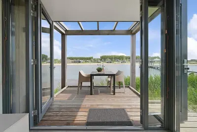Image de The 4-person Studio consists of two 2-person studios, connected on the ground floor with an adjoining door, Featuring terraces with views of both the landside and the water.