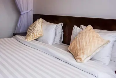 Image de Easy access to malls & restaurants. . 15 mins away from Nairobi national park. . .