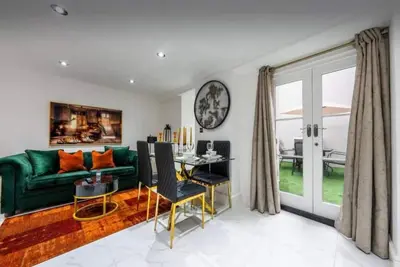Image de Chic Urban Retreat Cozy 1Bedroom  Flat in the Heart of the city near Hyde Park