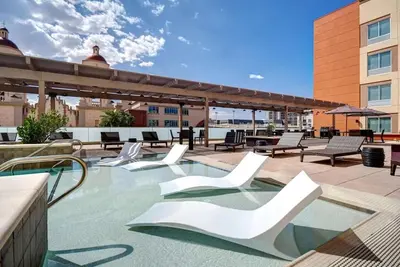 Image de Tucson Treasure! 2 Comfortable Units, Onsite Parking, Outdoor Pool!