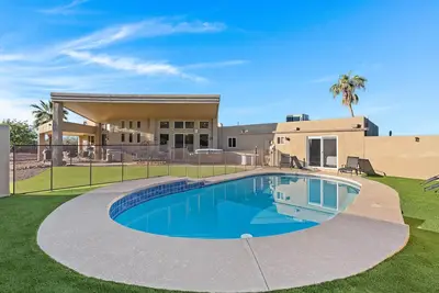 Image de Fantastic views, Private, Quiet, Heated Pool and spa