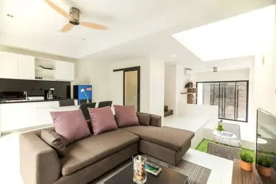 Image de Gym, Basketball court. tennis court, Big swimming pool. \n\n