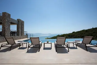 Image de Villa Levanda, a seafront villa just 20' from Nafplio town. Family-friendly!
