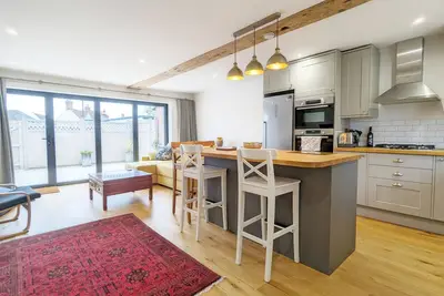 Image de The Hive -  a cottage that sleeps 4 guests  in 2 bedrooms