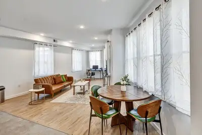 Sunny Luxury Apt. In Heart Of Newark!