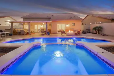 Dulce Vida: Pool, Spa, Table Games, Fire Pit, Bbq!