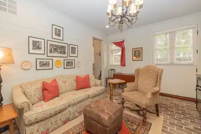 Image de \"The Cookhouse\", Historic Garden District Apt.