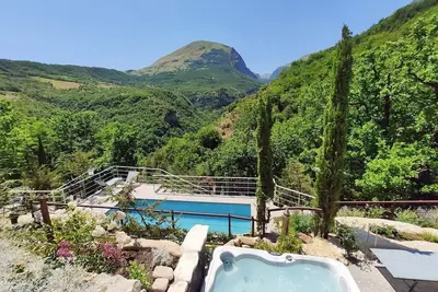 Image de Torre Sibillini - Historic villa tower with pool