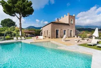 Villa Etnea - Private villa with pool and jacuzzi