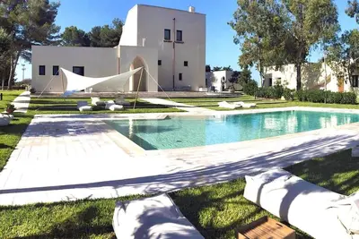 Image de Luxury estate close to sea