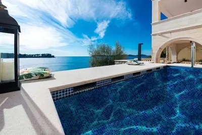 Image de Villa Vatroslava - Private villa with pool and beach access