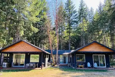 Image de Forest Hideaway House with hot tub and trail