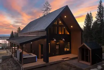 Image de Modern Luxe Cabin w/ Sauna, Hot Tub, and Lake Views