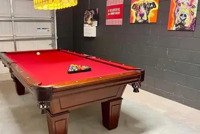 Image de The Billiard: super fun home close to downtown with fully-fenced yard