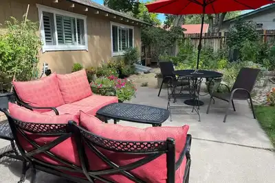 Image de Inviting and relaxing 3 bed 2 bath home in a lovely quiet neighborhood.