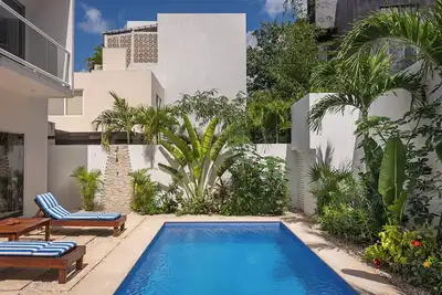 Image de Gorgeous Private Home & Pool, Bbq, up to 8 guest, walk distance to Calle 7