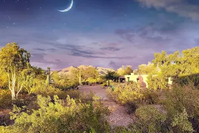 Image de 6 Bedroom 5 bath classic Hacienda with heated pool.