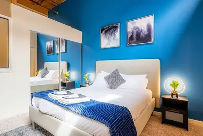 Image de 100 Year Old Historic Brick 2br Loft High Ceiling3