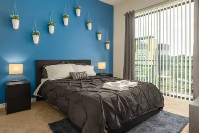 Image de Uptown 1st Ward | Private Balcony | Gym & Pool