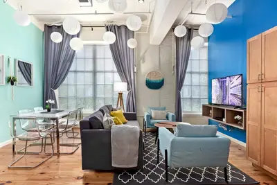 Image de 100 Year-Old Historic Brick 2br Loft High Ceiling5