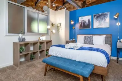 Image de 100 Year-Old Historic Brick 2br Loft |Large Patio2