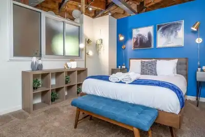 Image de 100 Year-Old Historic Brick 2br Loft |Large Patio2