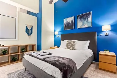 Image de 100 Year-Old Historic Brick 2br Loft High Ceiling5