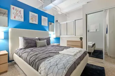 Image de 100 Year-Old Historic Brick 2br Loft High Ceiling7