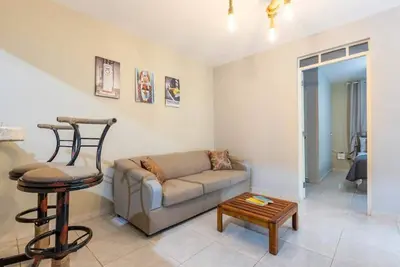 Eco-Rustic Apartment  Airport Pickups!