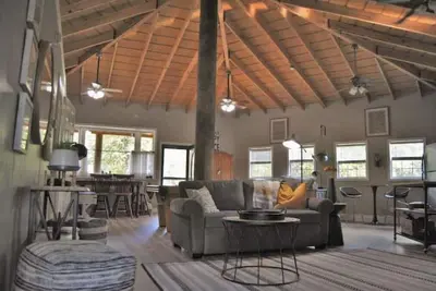 Image de Rustic Modern Cabin at Jadon's Pond