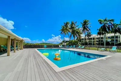 Image de 3br condo w/Pool, gym and beach! 2 restaurants walking distance