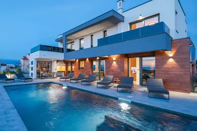 Image de Luxury 4-Br villa with private pool, first row to the sea