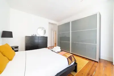 Image de appartement spacieux, lumineux et central\navec vue sur la rivière