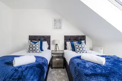 Image de Cosy Townhouse minutes for the | Cricket | Theatre & City | Groups Welcome |