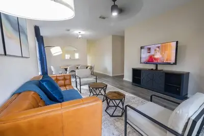 Image de Cozy Home with Oversized King Suite, 15 min to Iah