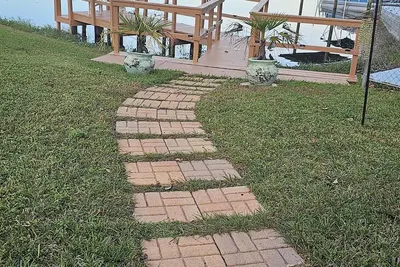 Image de Lake front cozy quiet cottage with dock!