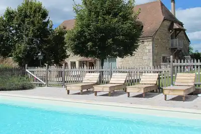 Image de Grange du 19e rénovée. Confort, magnifique vue, piscine chauffée et tranquillité