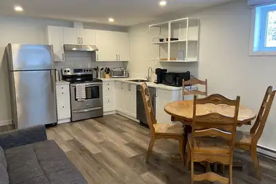 Image de Cozy basement apartment near Owl’s Head.