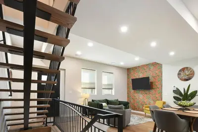 Image de It's Like Your Own Private Hotel! Near Everything!