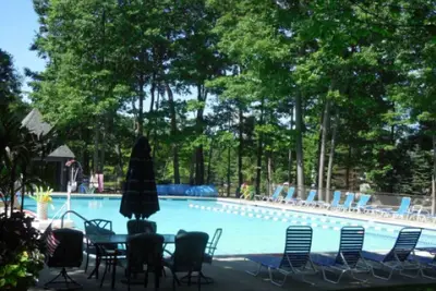 ☀️ Pool Days, Mountain Plays & Pet-Friendly Stays in the Laurel Highlands 🏞️