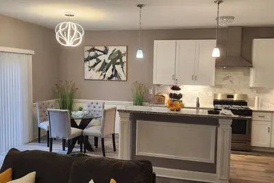 Image de This stunning 3-bedroom home offers the perfect balance of comfort  and style.